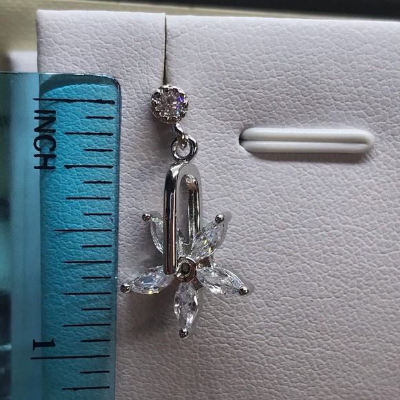 🌟 Sterling Silver 925 Flower CZ Earrings - Picture 6 of 6